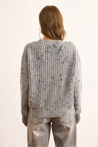 Kadın Gri Renk Detaylı Yumuşak Detaylı Oversize Triko Kazak KZK-19000862-Gri - 7