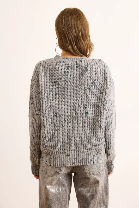 Kadın Gri Renk Detaylı Yumuşak Detaylı Oversize Triko Kazak KZK-19000862-Gri - 7