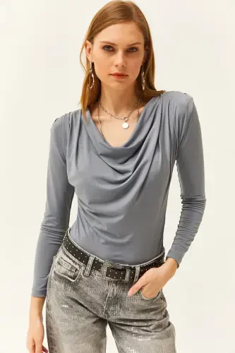 Kadın Gri Vatkalı Pileli Degaje Yaka Bluz BLZ-19002419-Gri - OLALOOK (1)