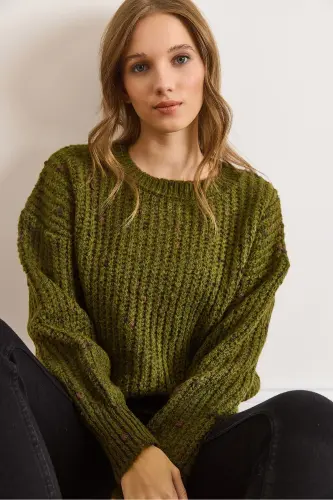 Kadın Haki Renk Detaylı Yumuşak Detaylı Oversize Triko Kazak KZK-19000862-Haki - 1