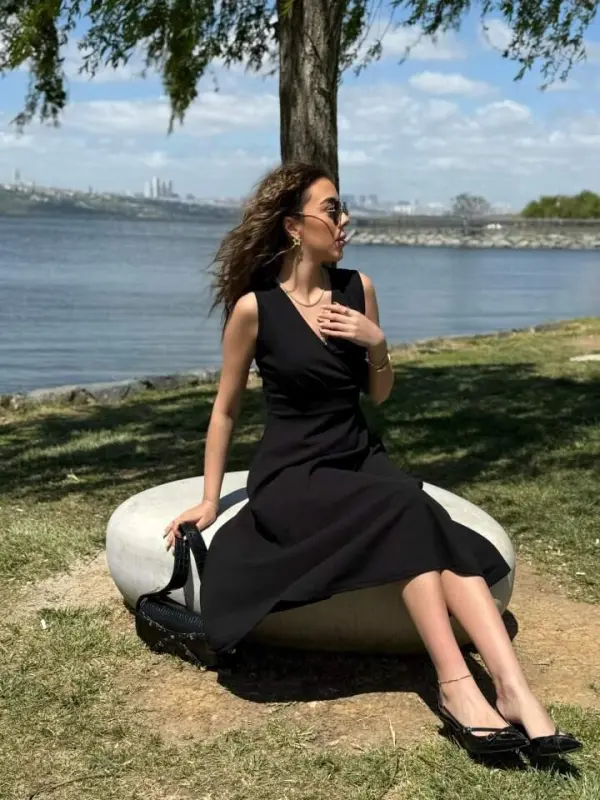 Kadın Ithal Krep Kumaş Kruvaze Yaka Eteği Kloş Kolsuz Mini Elbise - 4