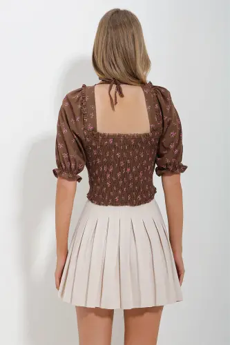 Braune kurze Leinenbluse für Damen mit quadratischem Kragen, Wassermelonenärmeln und elastischem Bund ALC-X11651 - Braun - 5