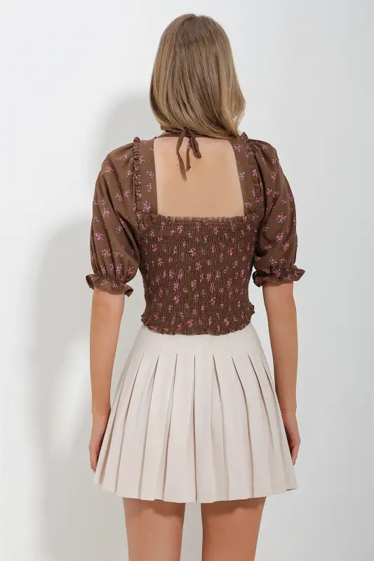 Braune kurze Leinenbluse für Damen mit quadratischem Kragen, Wassermelonenärmeln und elastischem Bund ALC-X11651 - Braun - 5