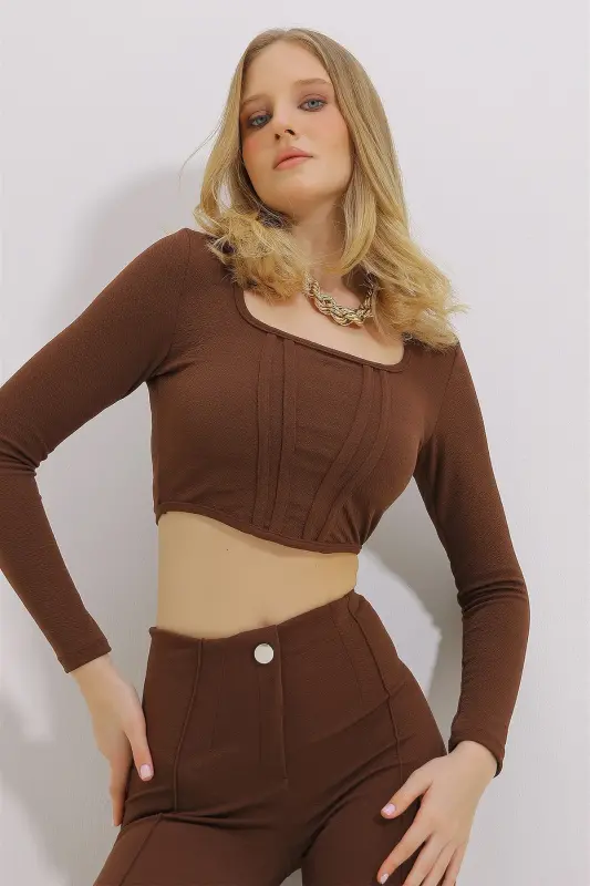 Kadın Kahve Kare Yaka Önü Dikişli Crop Bluz ALC-X11437 - KAHVE - 3