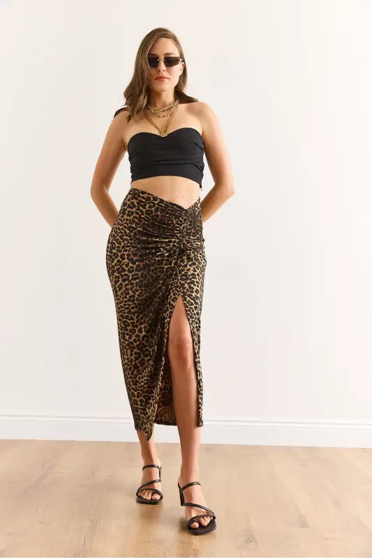 Kadın Kahve Leopar Tek Tarafı Yırtmaçlı Büzgü Detaylı Etek ETK-19000330 - Kahve Leopar - 2