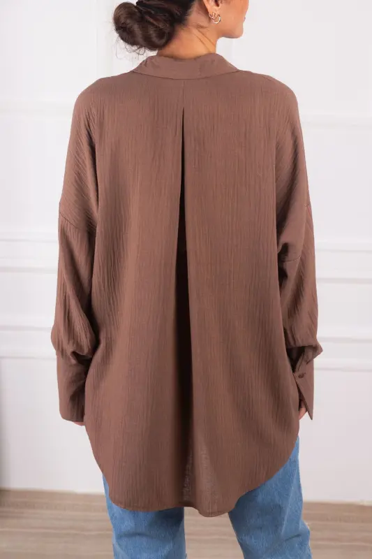 Kadın Kahve Oversize Dokulu Keten Görünümlü Geniş Manşetli Gömlek ARM-24K001001-Kahve - 5