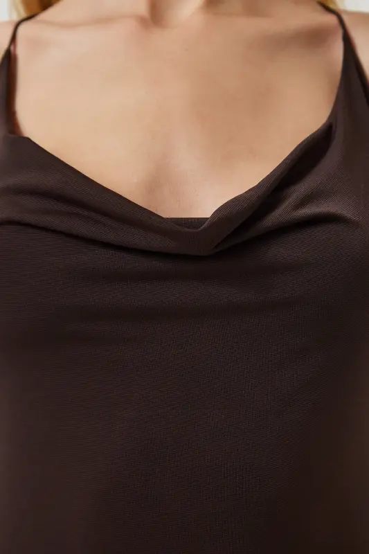 Kadın Kahverengi Çapraz İp Askılı Yırtmaçlı Sandy Elbise DZ00113-Kahverengi - 4