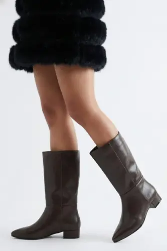 Kadın Kahverengi Deri Içi Kürklü 3 Cm Topuklu Günlük Diz Altı Sivri Burun Acı Kahve Çizme-Kahverengi - 3