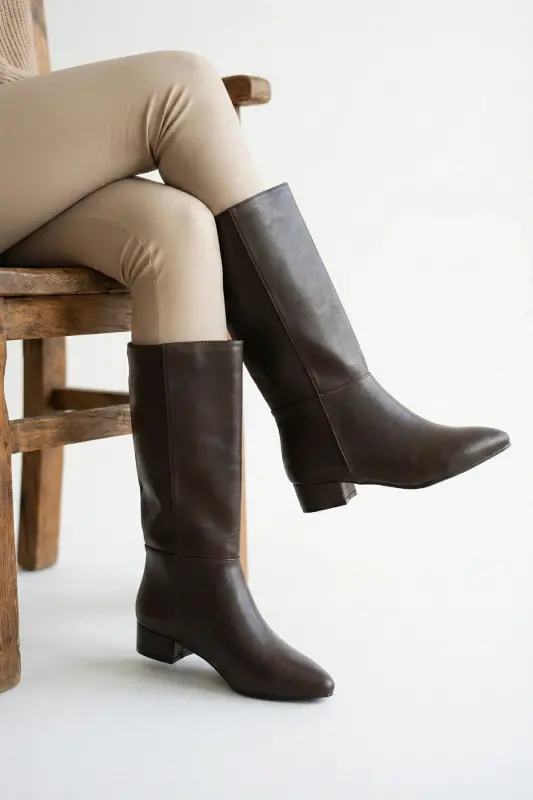 Kadın Kahverengi Deri Içi Kürklü 3 Cm Topuklu Günlük Diz Altı Sivri Burun Acı Kahve Çizme-Kahverengi - TRENDYANKA