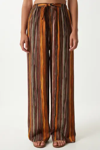 Kadın Kahverengi Desenli Dökümlü Viskon Palazzo Pantolon EN00606-Kahverengi - 4