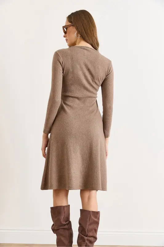 Kadın Kahverengi Düğme Detaylı Kruvaze Midi Çan Elbise ELB-19002031-Kahverengi - 4