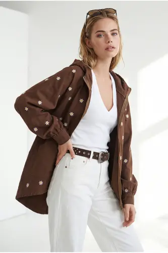Kadın Kahverengi Fermuarlı Cepli Kapüşonlu Nakış Detaylı Denim Ceket CKT-19000380 - Kahverengi - 4