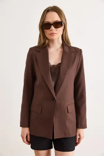 Kadın Kahverengi Tek Düğmeli Astarlı Cep Kapaklı Premium Blazer Ceket CKT-19000395-Kahverengi - OLALOOK (1)