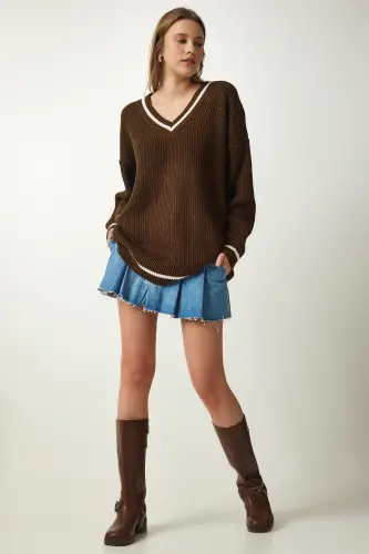 Kadın Kahverengi V Yaka Oversize Uzun Triko Kazak BP00140-Kahverengi - 1