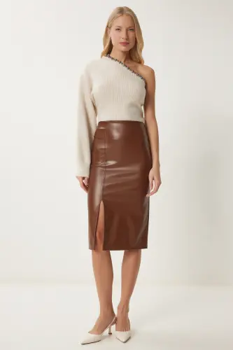 Kadın Kahverengi Yırtmaçlı Suni Deri Kalem Etek GP00015-Kahverengi - HAPPINESS İSTANBUL (1)