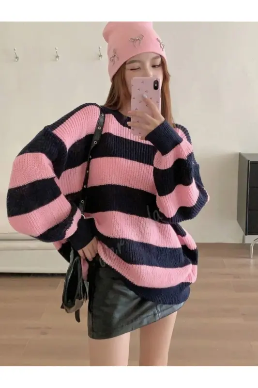 Kadın kalın çizgili tüylenmez oversize triko kazak, Kadın kazak - Lacivert-Pembe - DIER MODA