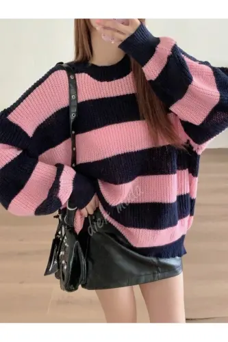 Kadın kalın çizgili tüylenmez oversize triko kazak, Kadın kazak - Lacivert-Pembe - 2