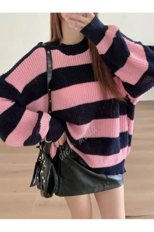 Kadın kalın çizgili tüylenmez oversize triko kazak, Kadın kazak - Lacivert-Pembe - 2