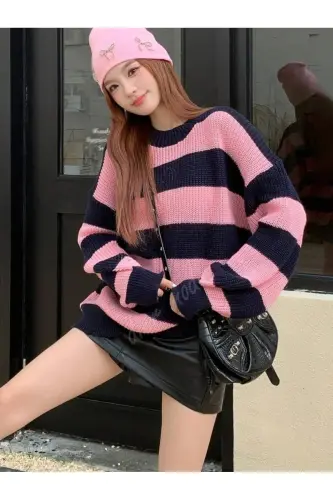 Kadın kalın çizgili tüylenmez oversize triko kazak, Kadın kazak - Lacivert-Pembe - 4