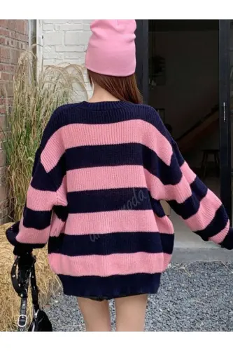 Kadın kalın çizgili tüylenmez oversize triko kazak, Kadın kazak - Lacivert-Pembe - 5