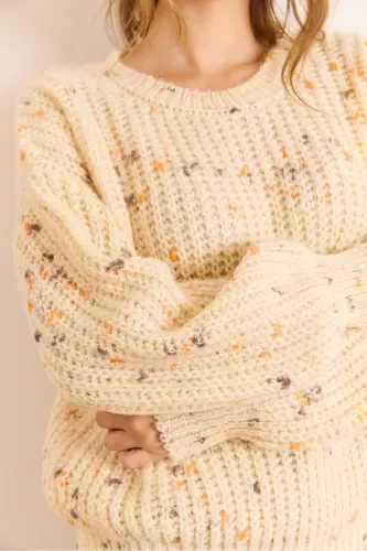 Kadın Kemik Renk Detaylı Yumuşak Detaylı Oversize Triko Kazak KZK-19000862-Kemik - 5