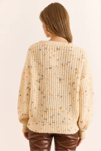 Kadın Kemik Renk Detaylı Yumuşak Detaylı Oversize Triko Kazak KZK-19000862-Kemik - 6