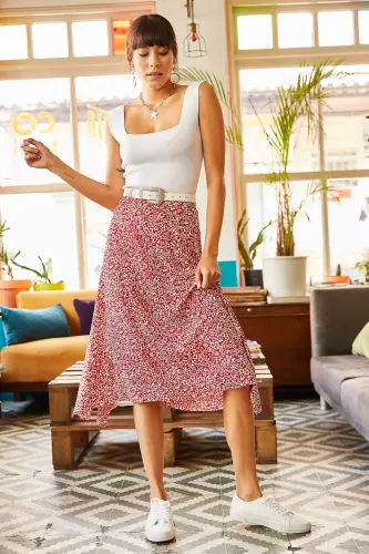 Kadın Kırmızı Çiçekli Asimetrik Desenli Etek ETK-19000122-Kırmızı Çiçekli - 4