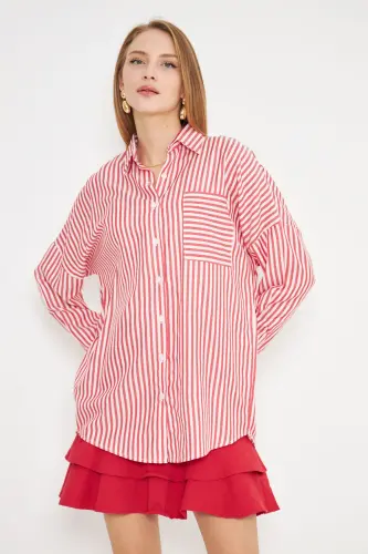 Kadın Kırmızı Çizgili Uzun Kol Cep Detaylı Sırtı Pileli Oversize Gömlek ARM-25K001069-Kırmızı - 3