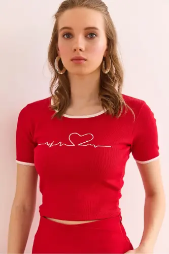Kadın Kırmızı Kalp Nakışlı Crop Esnek Pamuk Bluz BLZ-19002906-Kırmızı - 12