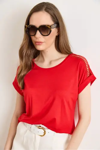 Kadın Kırmızı Omuzu Güpür Detaylı Örme Viskon Bluz BLZ-19002929 - Kırmızı - OLALOOK (1)