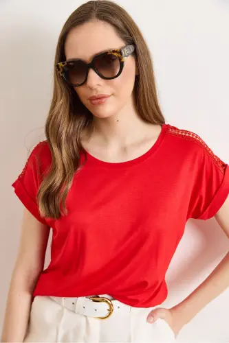 Kadın Kırmızı Omuzu Güpür Detaylı Örme Viskon Bluz BLZ-19002929 - Kırmızı - 5
