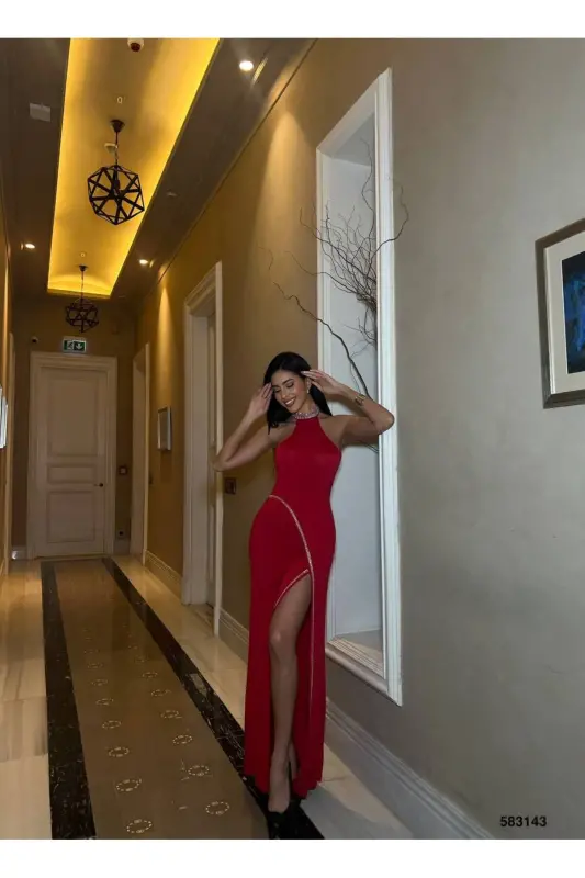 Kadın Kırmızı Taş Boyun Detaylı Derin Yırtmaçlı Uzun Abiye Elbise - Bordo - 2