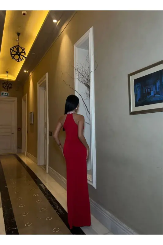 Kadın Kırmızı Taş Boyun Detaylı Derin Yırtmaçlı Uzun Abiye Elbise - Bordo - 3