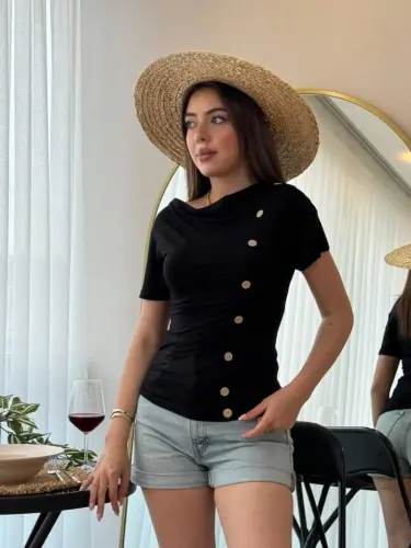 Kadın Kısa Kollu Degaje Yaka Düğme Detay Viskon Bluz - 3