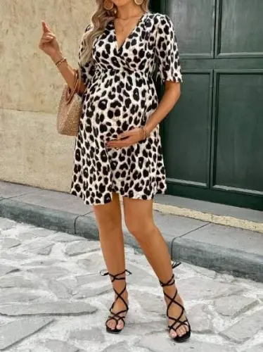 Kadın Kısa Kollu Kruvaze Yakalı Leopar Desenli Mini Süprem Elbise - BÜYÜKBEDENIZ (1)