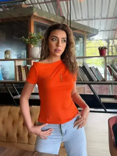 Kadın Kısa Kollu Tek Omuzu Açık Büzgülü Viskon Bluz - 3