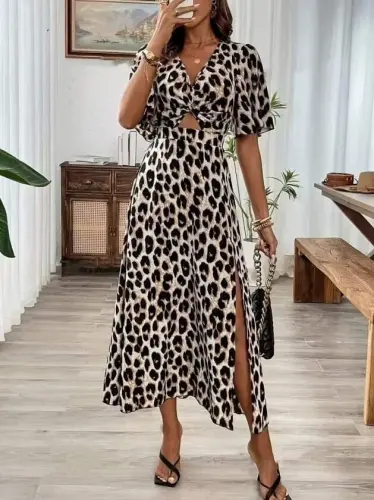 Kadın Kısa Kollu V Yakalı Beli Lastikli Yırtmaçlı Uzun Leopar Desenli Süprem Elbise - 3