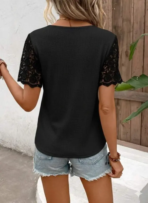 Kadın Kısa Kollu V Yakalı önden Düğmeli Dantel Detaylı Waffle Bluz - 3