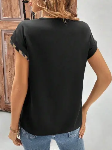 Kadın Kısa Kollu V Yakalı önden Düğmeli Leopar Desen Detaylı Viskon Bluz - 5