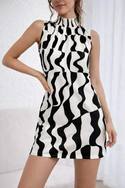 Kadın Kolsuz Balıkçı Yaka Desenli Kısa Model Elbise - 4