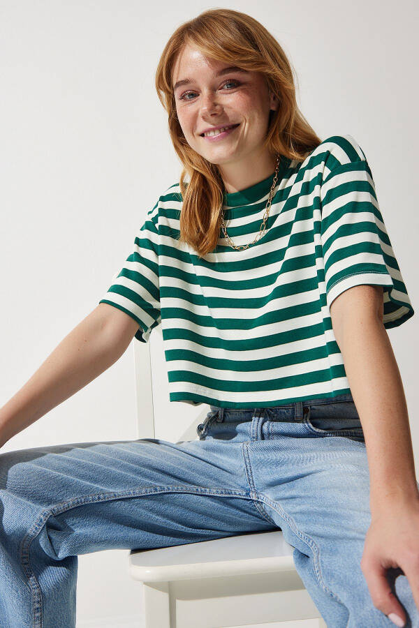 Kadın Koyu Yeşil Bisiklet Yaka Çizgili Crop Örme T-Shirt CR00427-Koyu Yeşil - 1