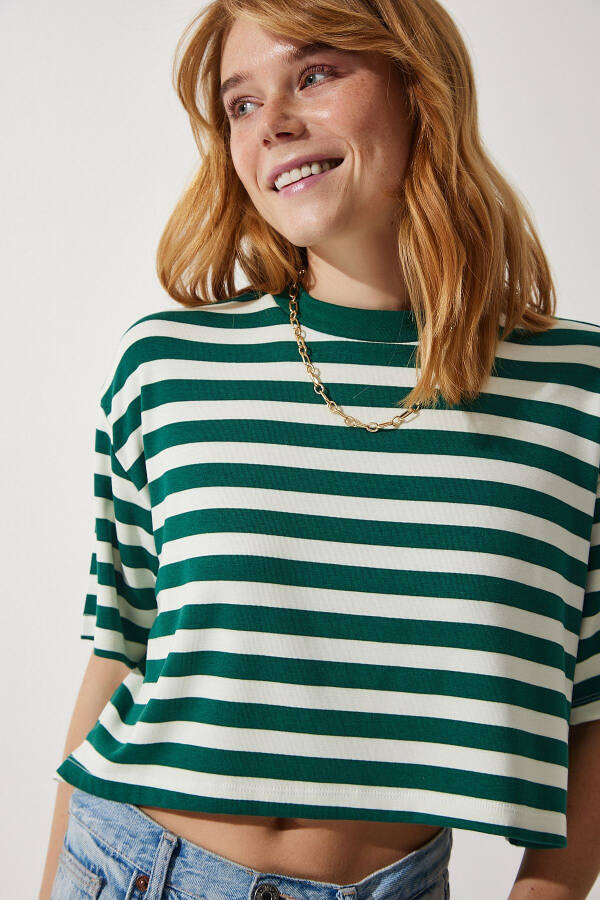 Kadın Koyu Yeşil Bisiklet Yaka Çizgili Crop Örme T-Shirt CR00427-Koyu Yeşil - 4