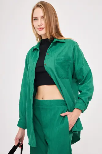 Kadın Koyu Yeşil Cepli Oversize İnce Fitilli Kadife Gömlek ARM-24K001076-Koyu Yeşil - ARMONIKA (1)