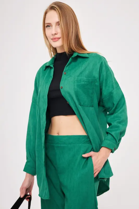 Kadın Koyu Yeşil Cepli Oversize İnce Fitilli Kadife Gömlek ARM-24K001076-Koyu Yeşil - 2