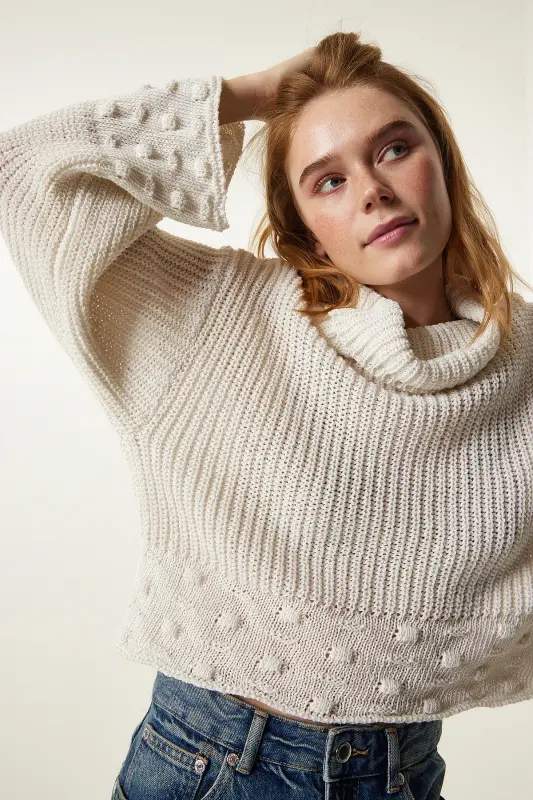 Cremefarbener Rollkragenpullover mit strukturierter saisonaler Strickware für Damen MW00133 - Creme - HAPPINESS İSTANBUL
