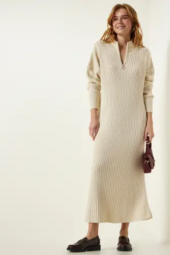 Cremefarbenes, geripptes Oversize-Strickkleid für Damen DD01251 - Creme 