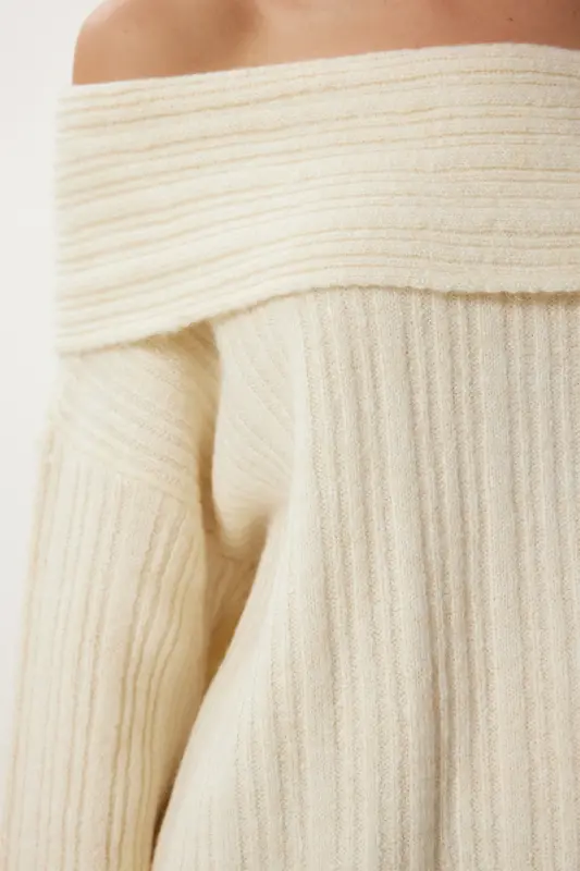 Kadın Krem Madonna Yaka Triko Kazak PF00049-Krem - 4