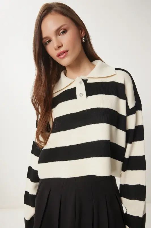 Creme-schwarzer stilvoller Damen-Strickpullover mit geknöpftem Kragen und Streifenmuster, kurzer Schnitt, BV00115 - Creme Schwarz - HAPPINESS İSTANBUL