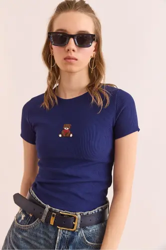 Kadın Lacivert Ayıcık Nakışlı Crop İnce Fitilli Bluz BLZ-19002902 - Lacivert - 5