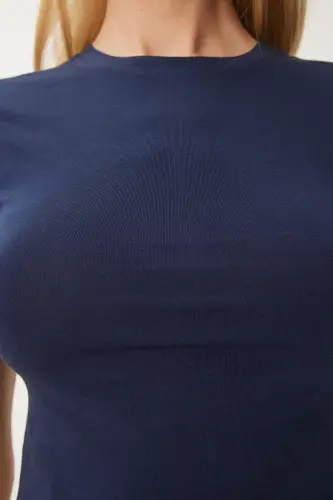 Kadın Lacivert Bisiklet Yaka Crop T-Shirt UB00064 - Lacivert - 4